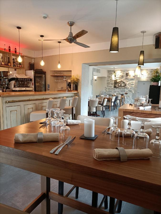 Auberge Du Vieux Lanas Logis Hotel Restaurant エクステリア 写真