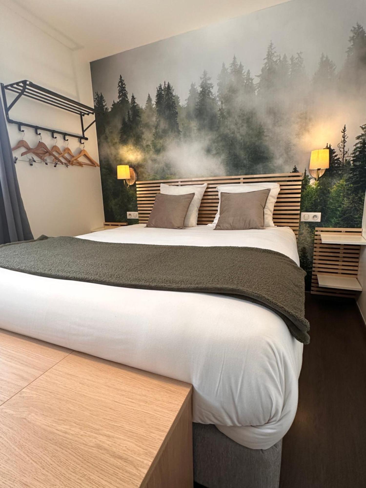 Auberge Du Vieux Lanas Logis Hotel Restaurant エクステリア 写真