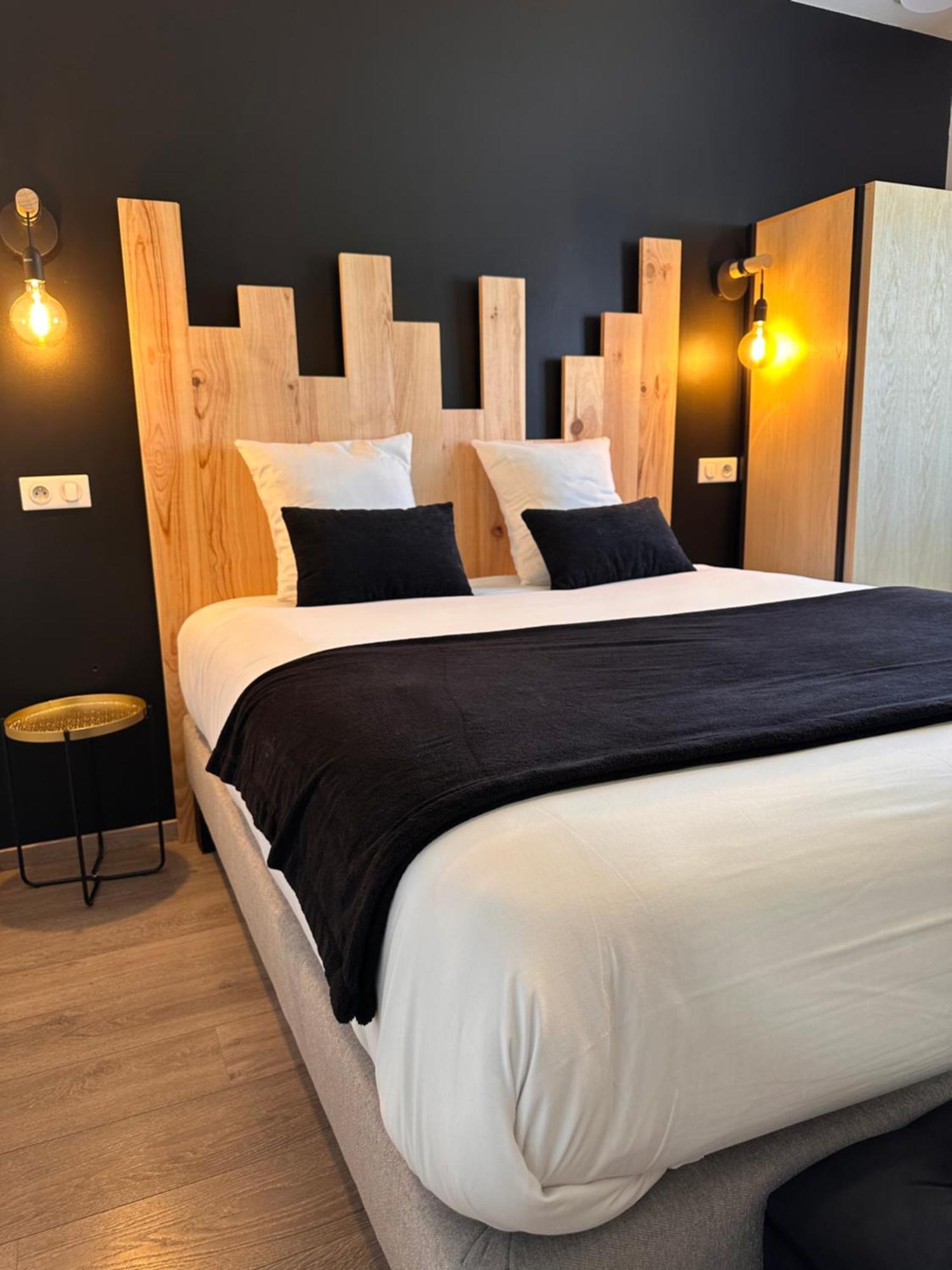 Auberge Du Vieux Lanas Logis Hotel Restaurant エクステリア 写真