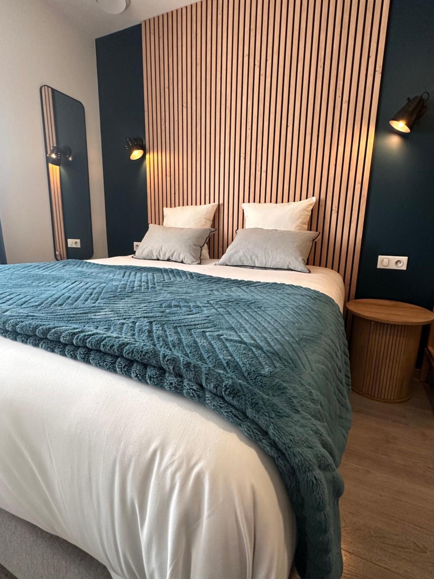 Auberge Du Vieux Lanas Logis Hotel Restaurant エクステリア 写真