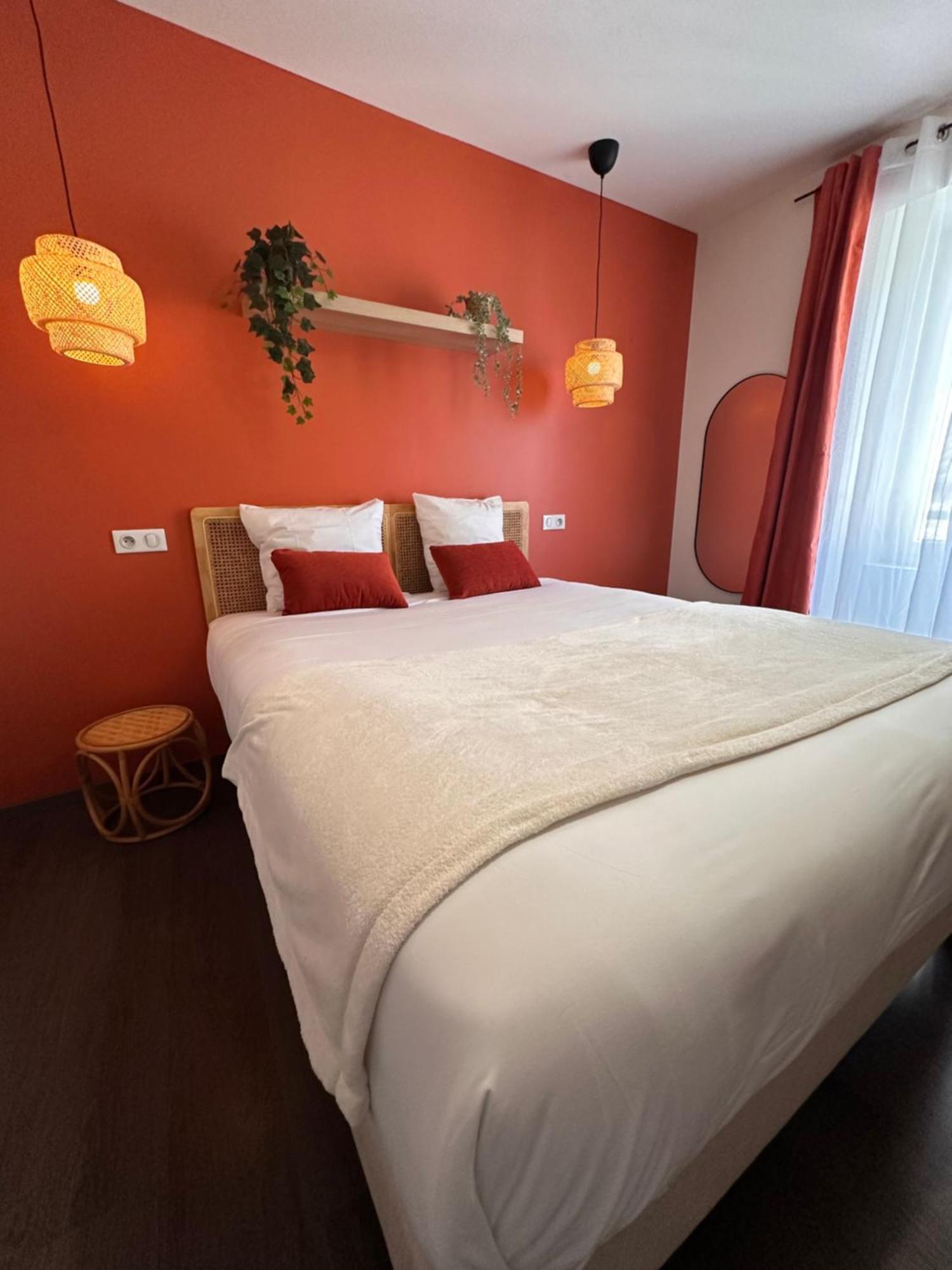 Auberge Du Vieux Lanas Logis Hotel Restaurant エクステリア 写真