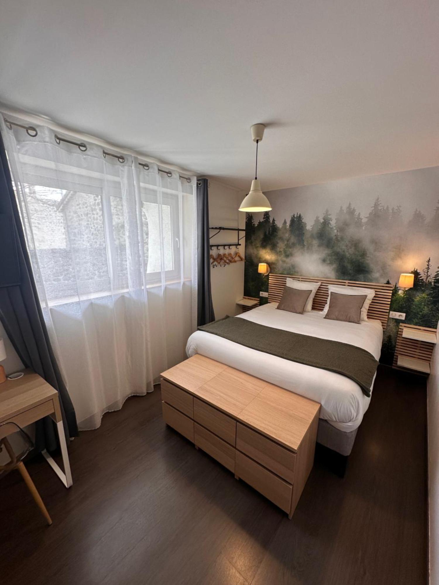 Auberge Du Vieux Lanas Logis Hotel Restaurant エクステリア 写真