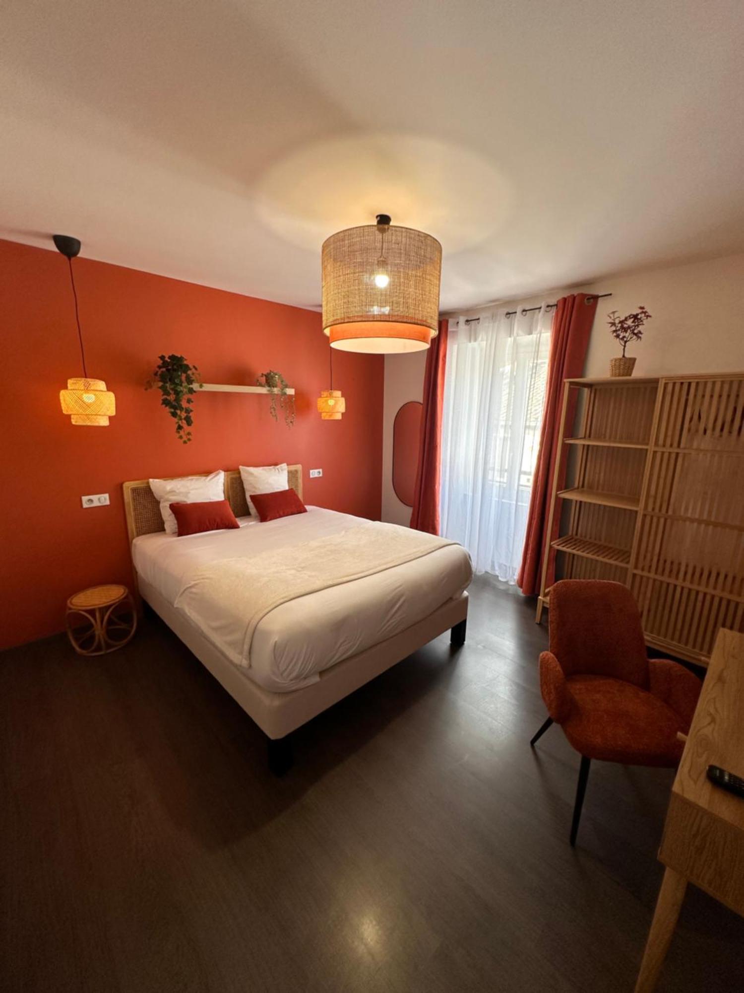 Auberge Du Vieux Lanas Logis Hotel Restaurant エクステリア 写真