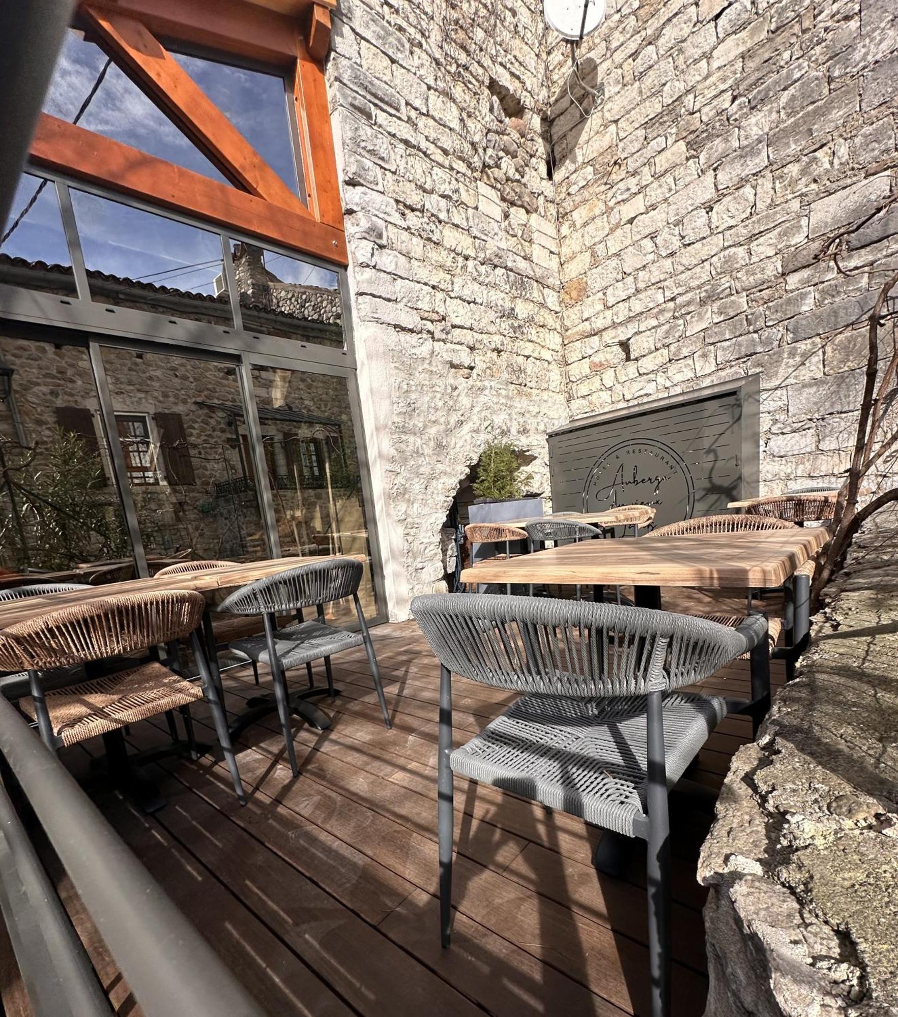 Auberge Du Vieux Lanas Logis Hotel Restaurant エクステリア 写真