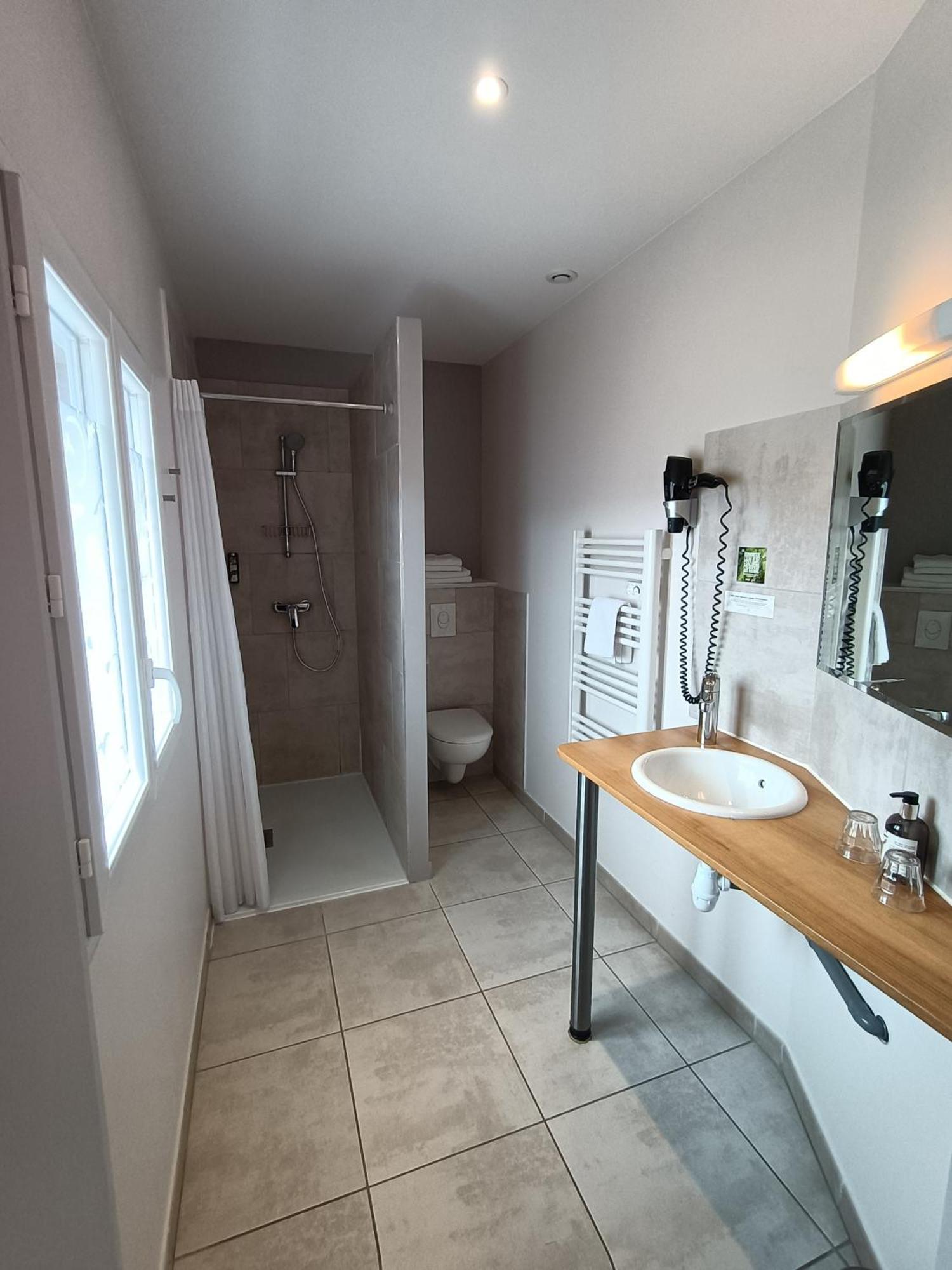 Auberge Du Vieux Lanas Logis Hotel Restaurant エクステリア 写真