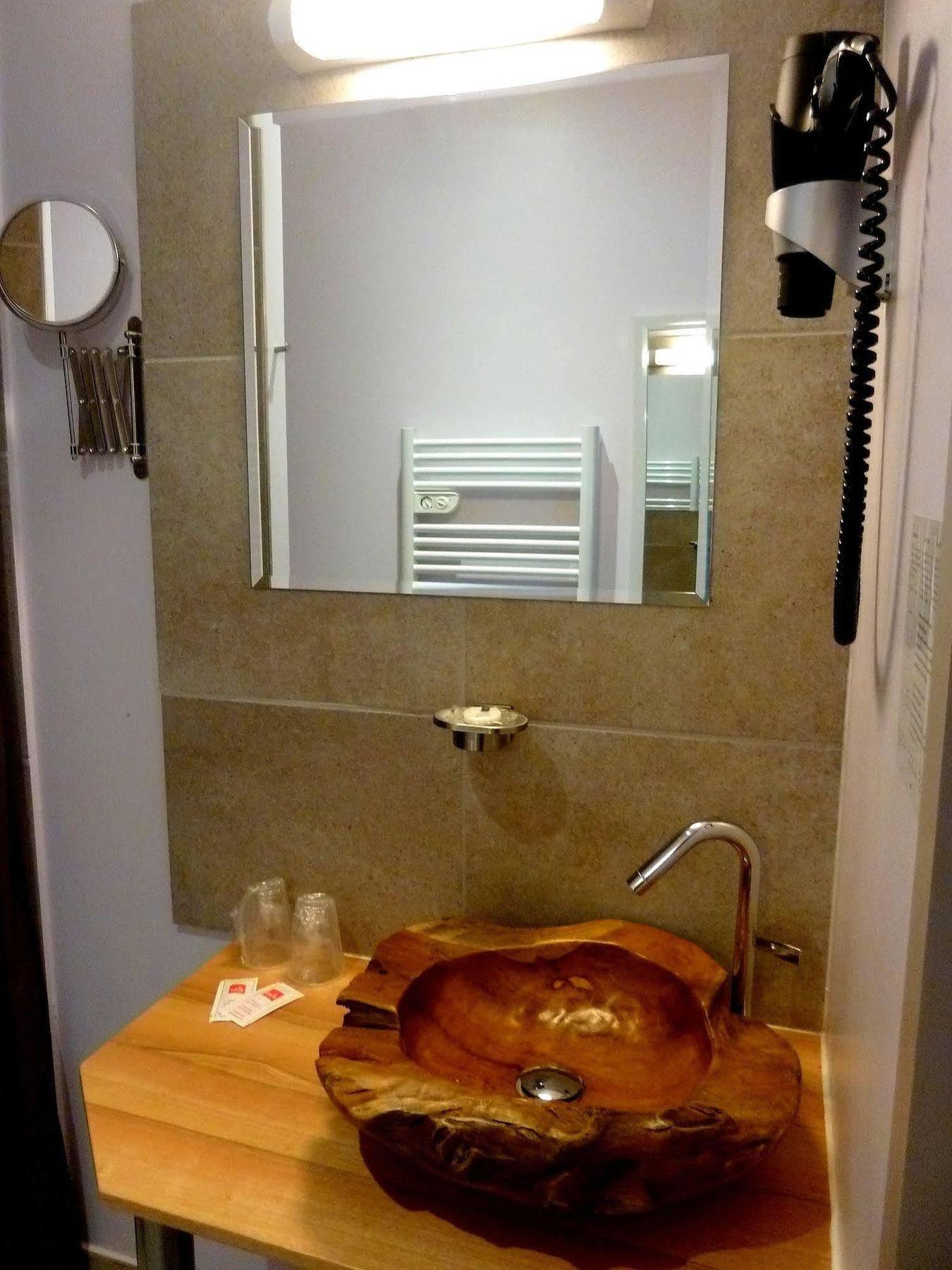 Auberge Du Vieux Lanas Logis Hotel Restaurant エクステリア 写真