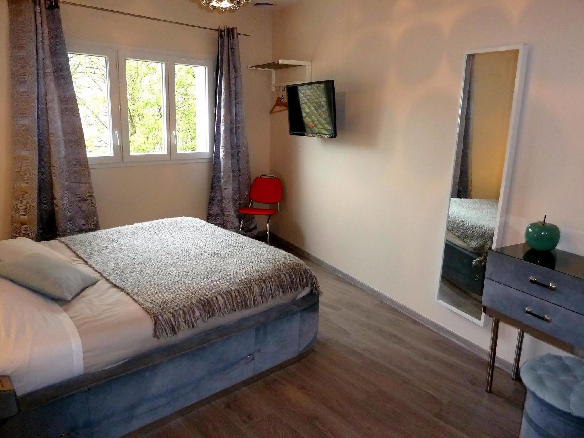 Auberge Du Vieux Lanas Logis Hotel Restaurant エクステリア 写真