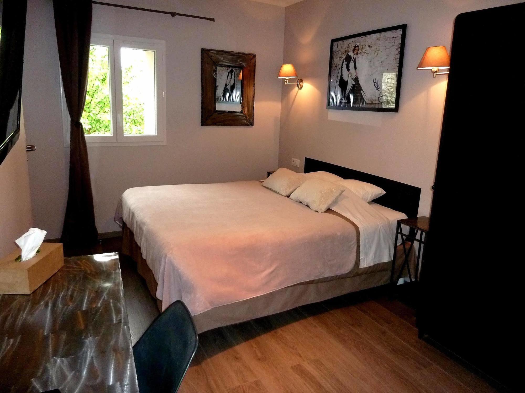 Auberge Du Vieux Lanas Logis Hotel Restaurant エクステリア 写真