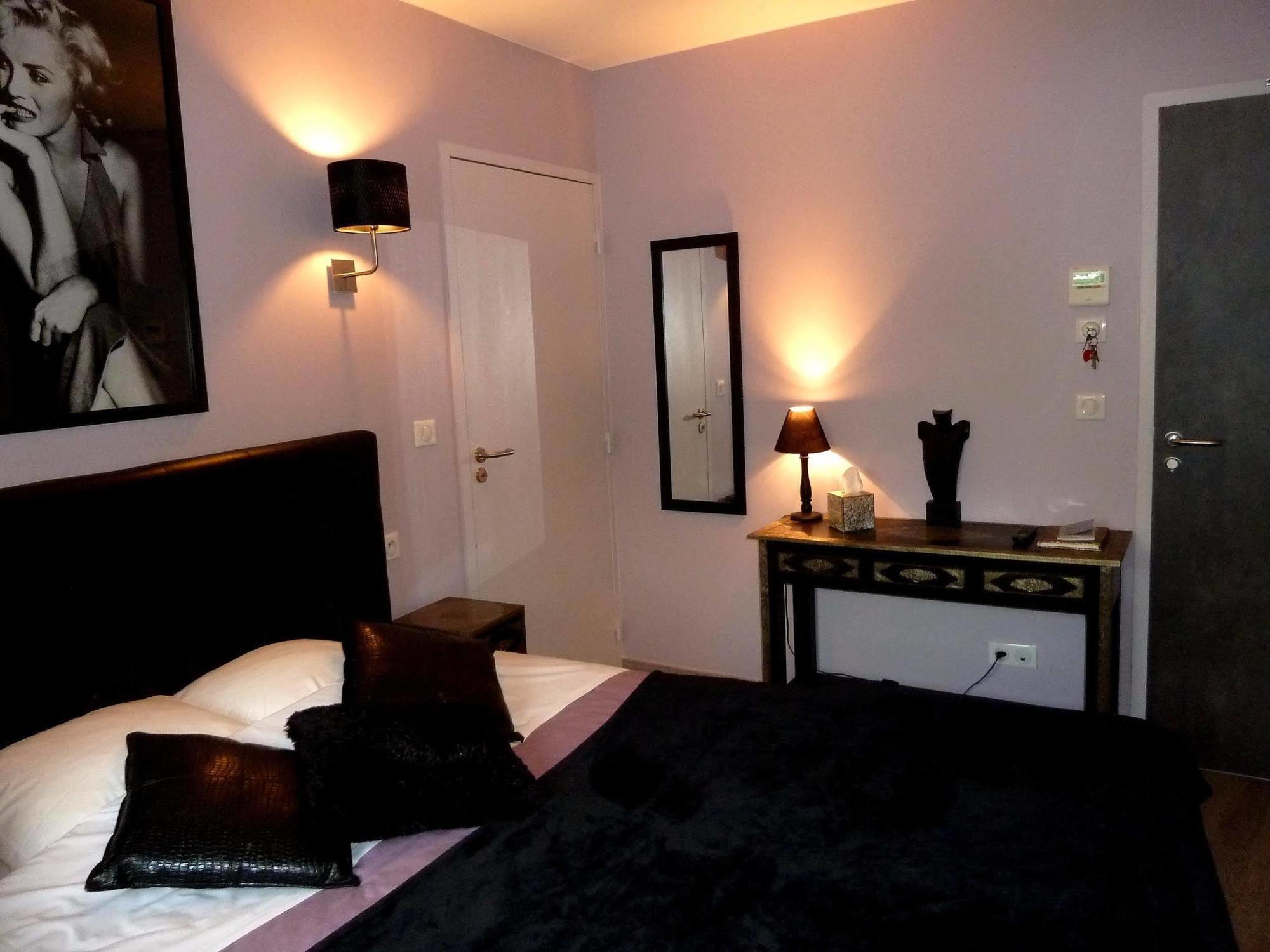 Auberge Du Vieux Lanas Logis Hotel Restaurant エクステリア 写真