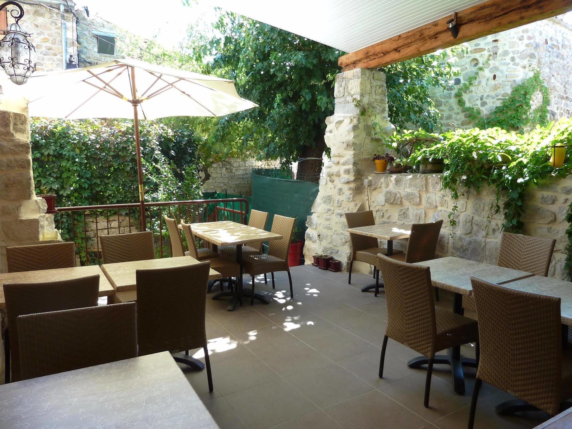 Auberge Du Vieux Lanas Logis Hotel Restaurant エクステリア 写真