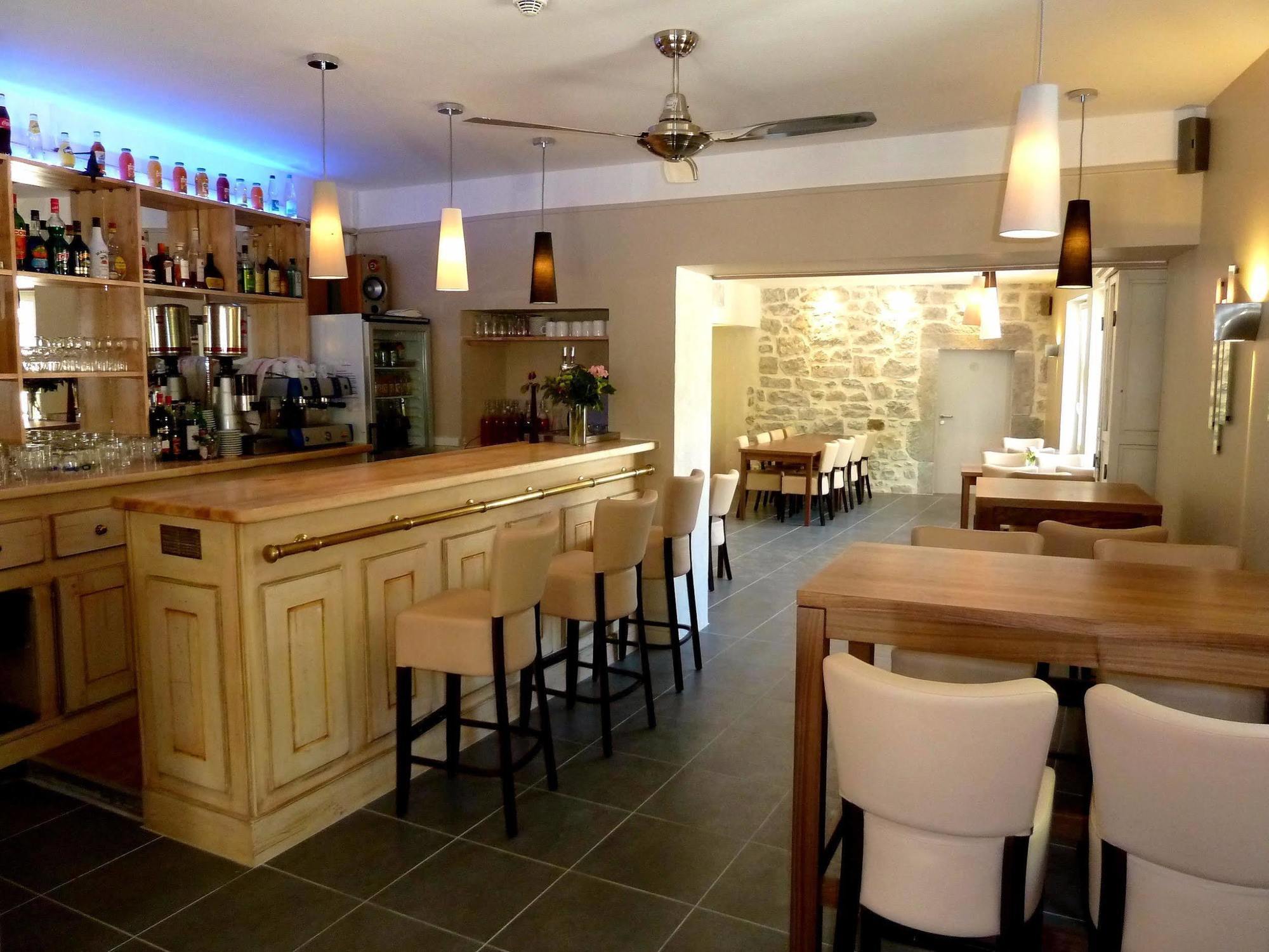 Auberge Du Vieux Lanas Logis Hotel Restaurant エクステリア 写真