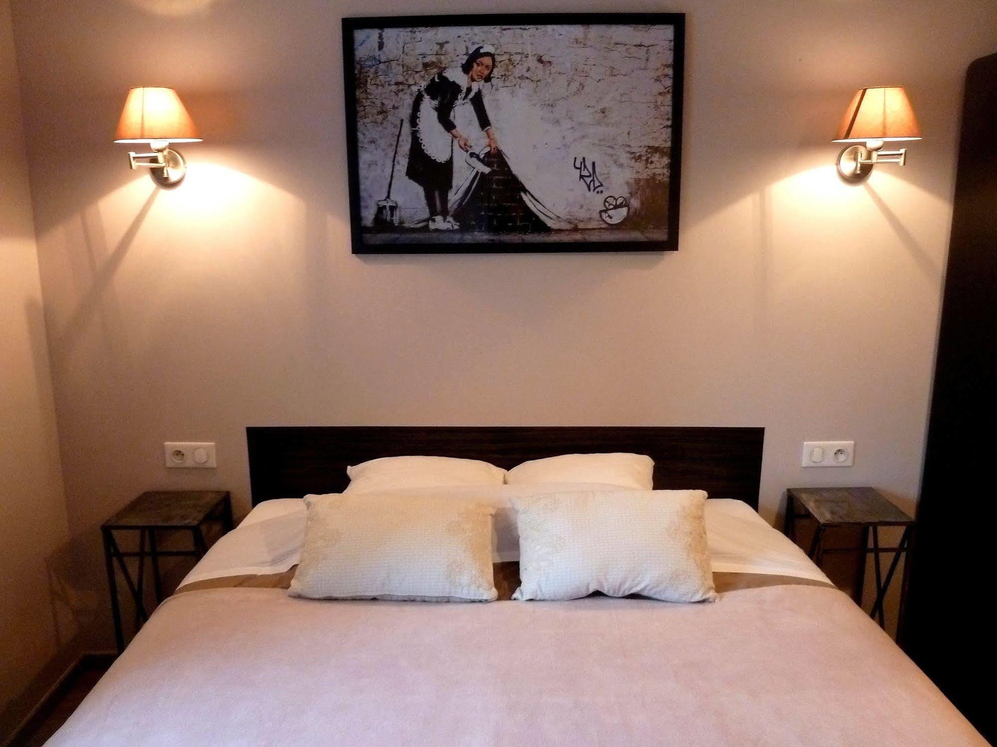 Auberge Du Vieux Lanas Logis Hotel Restaurant エクステリア 写真