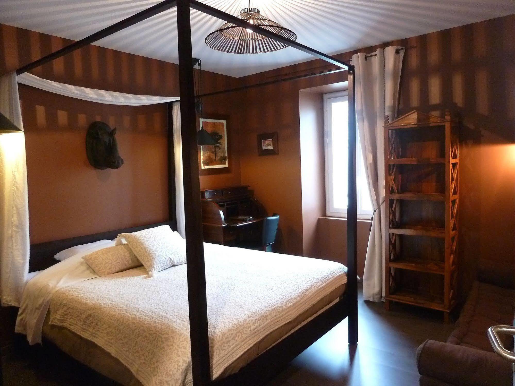 Auberge Du Vieux Lanas Logis Hotel Restaurant エクステリア 写真